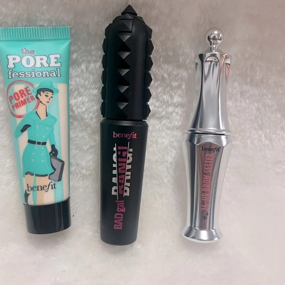 Benefit Cosmetics - Picture 1 of 3